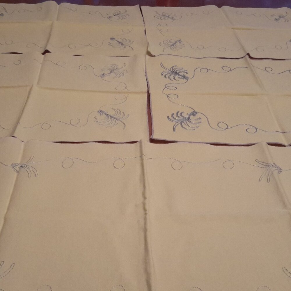 Set of 4 Vintage Yellow Napkins Linen with Gray Embroidering with Table Runner